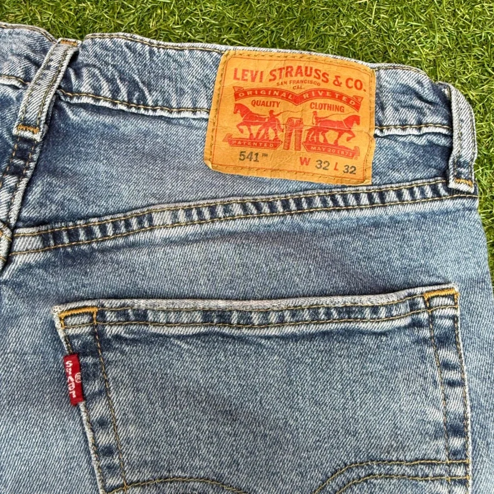 Levis 541 Jean Shorts Cut Off Blue Mens W32 Raw Hem Distressed